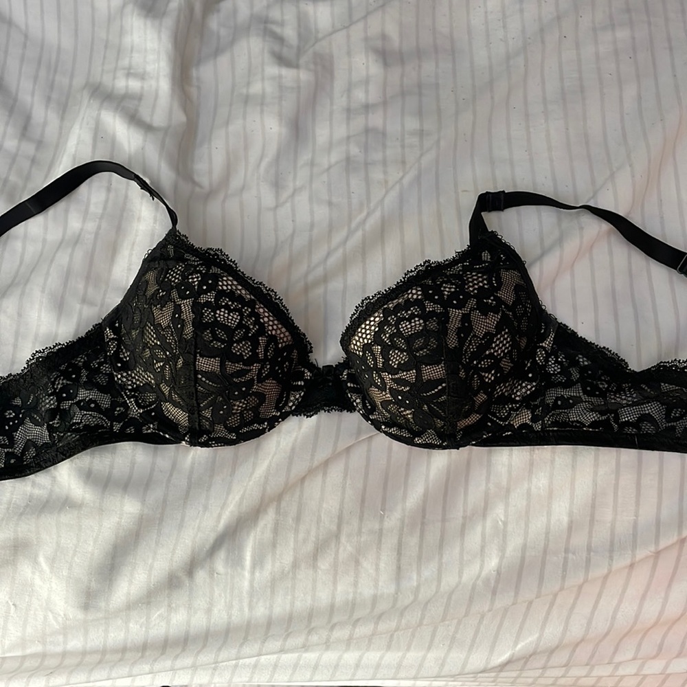 BLACK LACEY BRA